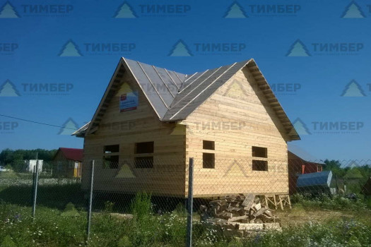 Сборка деревянного сруба дома из бруса