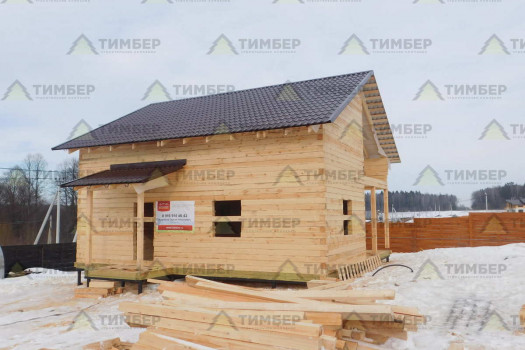 Дом из бруса с балконом и террасой
