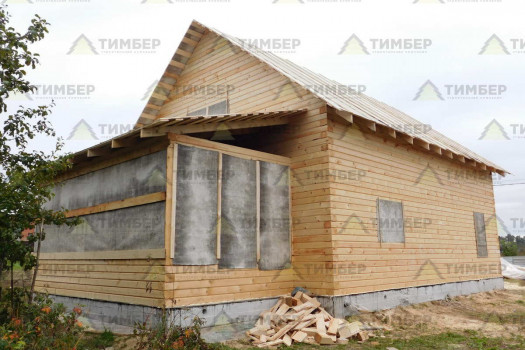 Двухэтажный деревянный дом с верандой