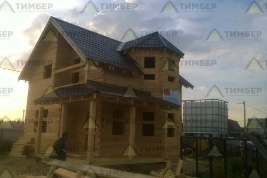 Деревянный дом с эркером на два этажа